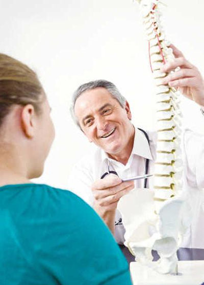 错误动作引发脊椎病 办公族如何保护脊椎